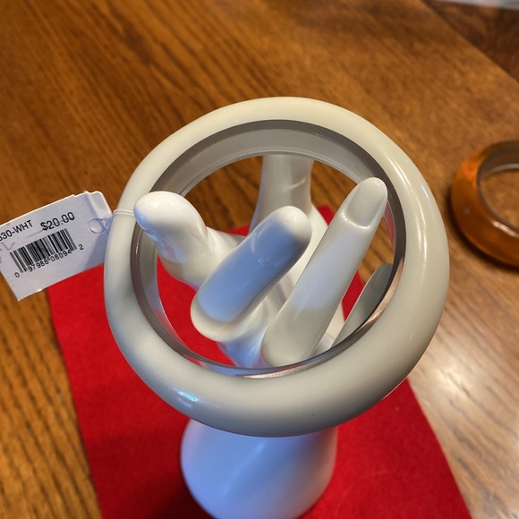 VINTAGE PLASTIC BANGLE BRACELETS - Picture 6 of 16